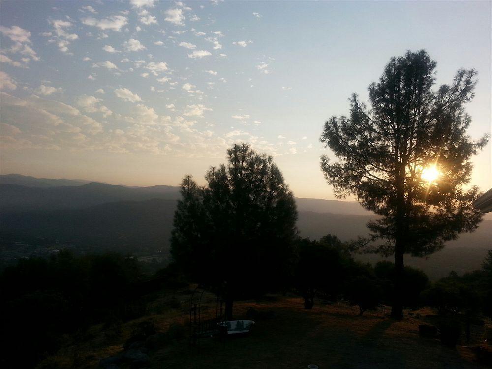 Yosemite Sierra View Bed & Breakfast Oakhurst Exterior photo